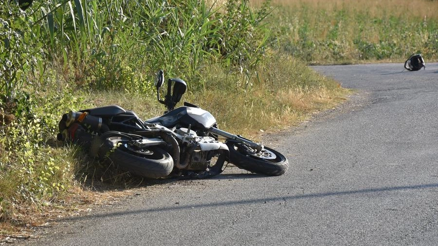 La moto della vittima nell'incidente a Morrovalle