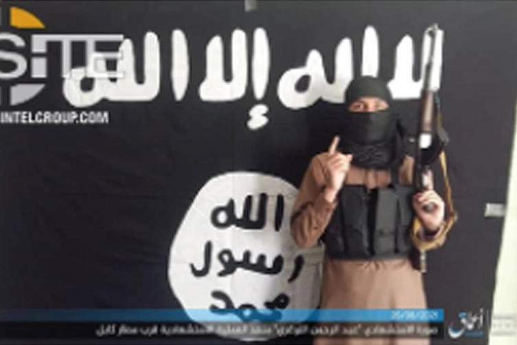 Un fermo immagine di un video dell'Isis con uno degli attentatori di Kabul (Ansa) 