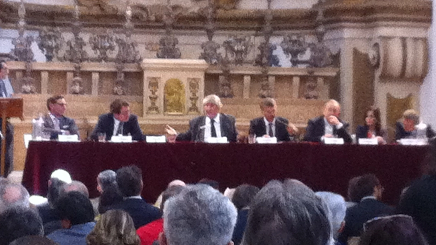 Il ministro Poletti (al centro) durante la tavola rotonda Anac Prefettura di Modena, Cooperazione: collaborazioni istituzionali per il ripristino dei presidi di legalità e per la salvaguardia dell’occupazione 