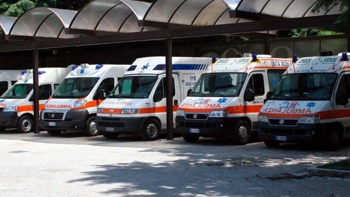Le ambulanze  del 118 (foto d’archivio)