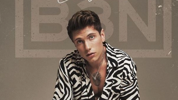 Benji e la copertina del suo primo album da solista (foto da Instagram)