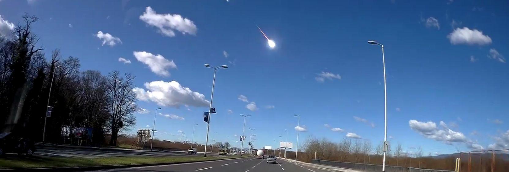 Meteorite Fano, l'avvistamento. "Una scia di fuoco in cielo". Video