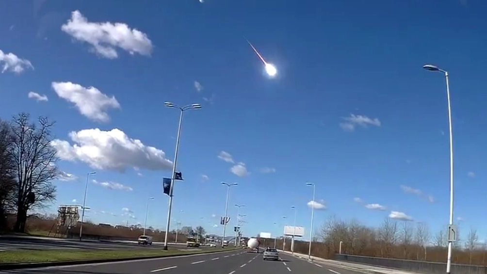 Il meteorite come è stato visto in Croazia nel video fornito dall'Osservatorio Copernico