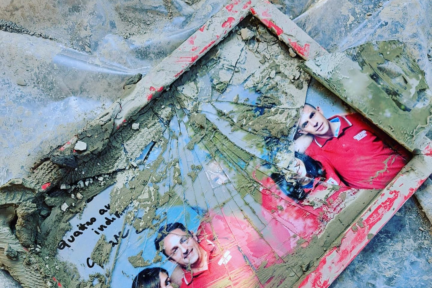 La foto danneggiata dall'alluvione della Croce Rossa Italiana, sede di Forlì (foto da Facebook)