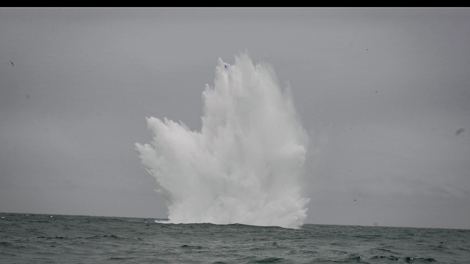 Fano, la bomba è stata fatta brillare in mare (foto Marina Militare)