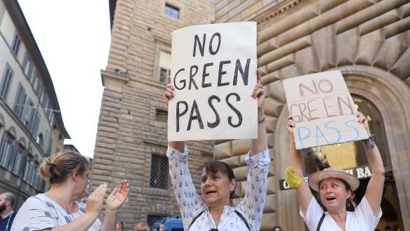 Una recente protesta contro il green pass