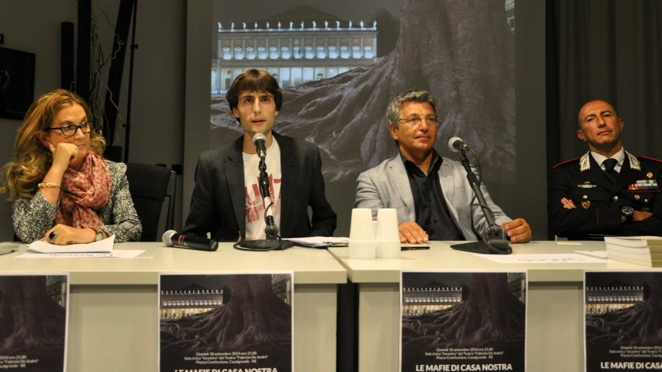 A sinistra il questore Isabella Fusiello, Elia Minari, il presidente del Tribunale Francesco Caruso e il comandante provinciale dei carabinieri Paolo Zito