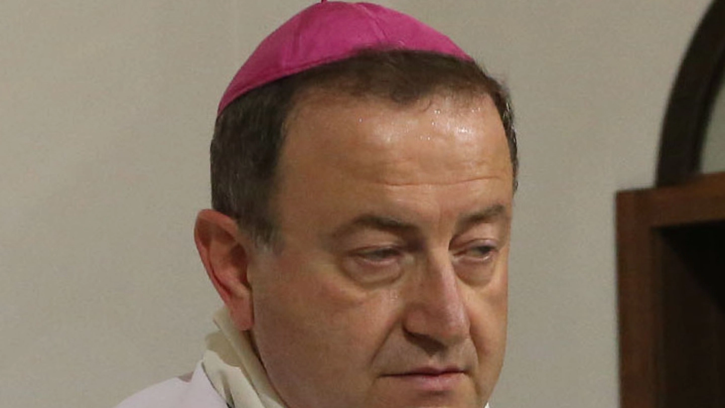 Il vescovo Ghizzoni (foto Zani) 