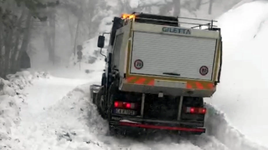 Auto bloccata nella neve nel Trevigiano, soccorsi in zona Malga Archeset