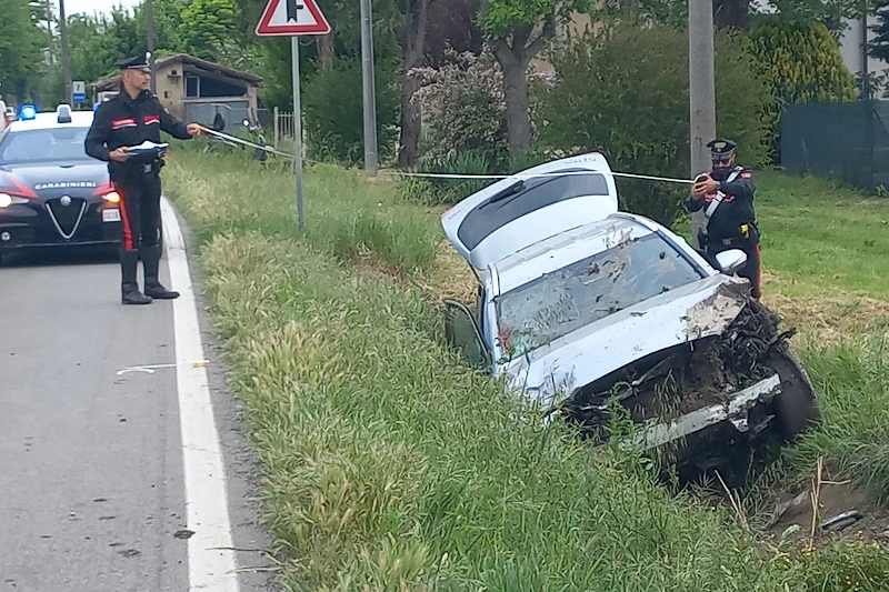 Incidente in provincia di Reggio Emilia, runner ucciso: ecco l'auto finita nel fossato