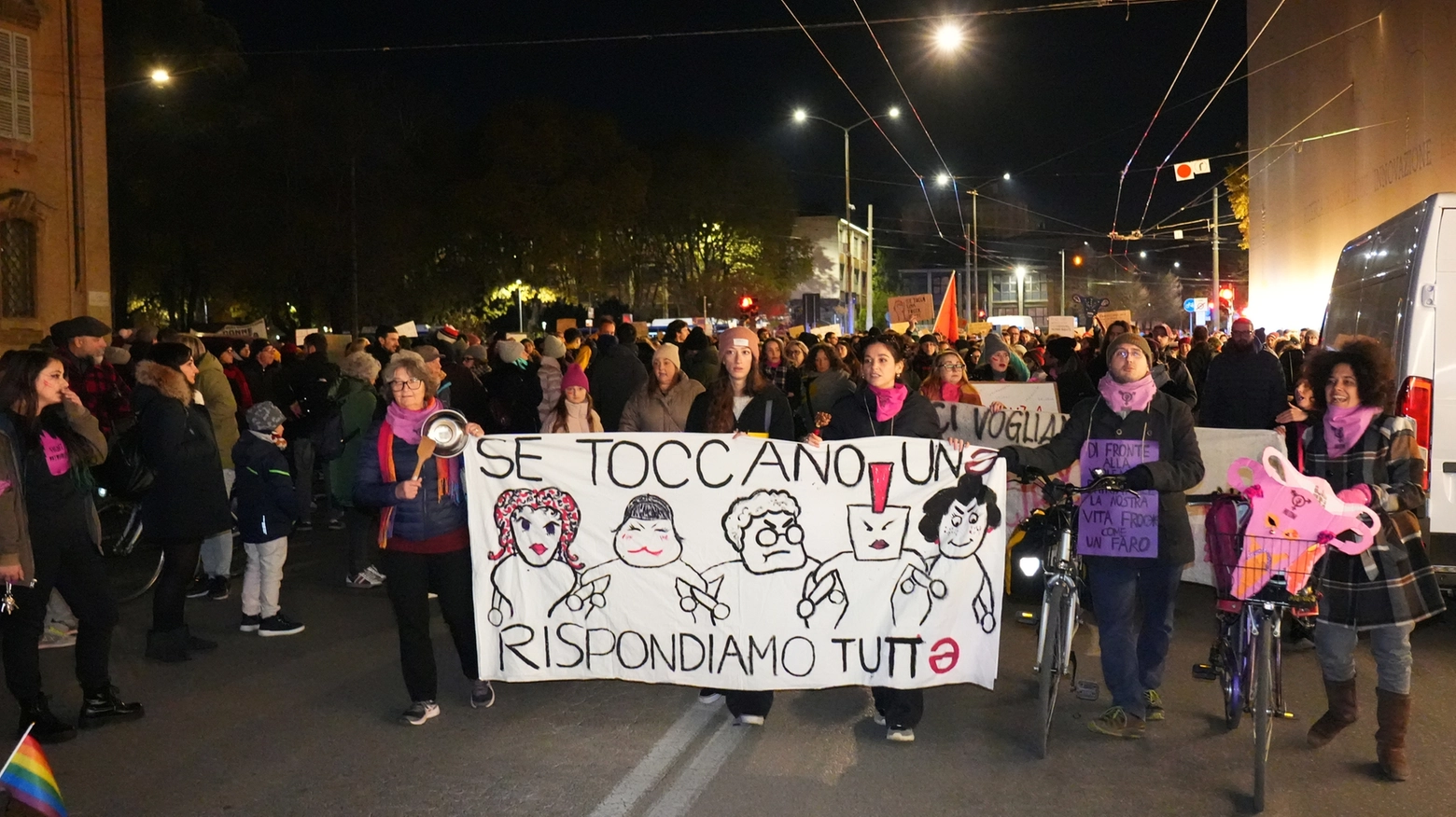 Manifestazione contro la violenza sulle donne (foto Fiocchi)