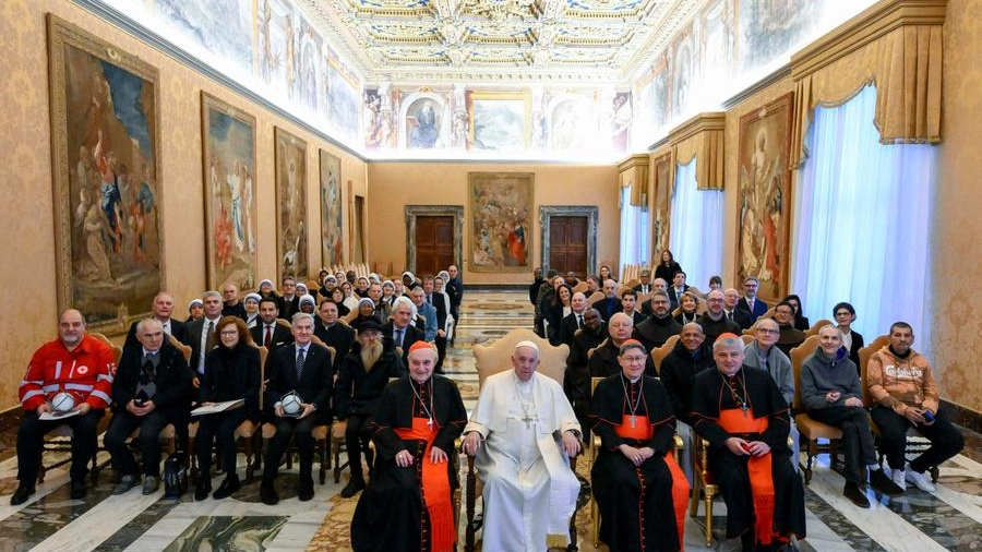 Papa Francesco durante l'udienza nel Palazzo apostolico vaticano