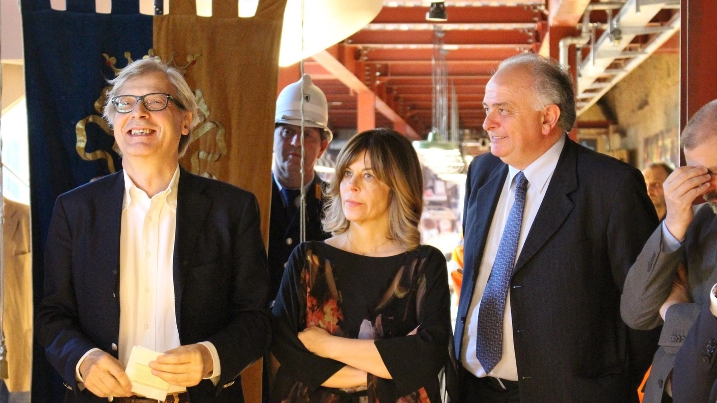 Sgarbi, Crespini e Gambini all’inaugurazione (Foto Lara Ottaviani)