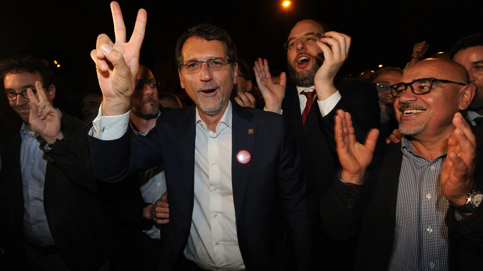 Virginio Merola festeggia la rielezione a sindaco di Bologna (foto Schicchi)