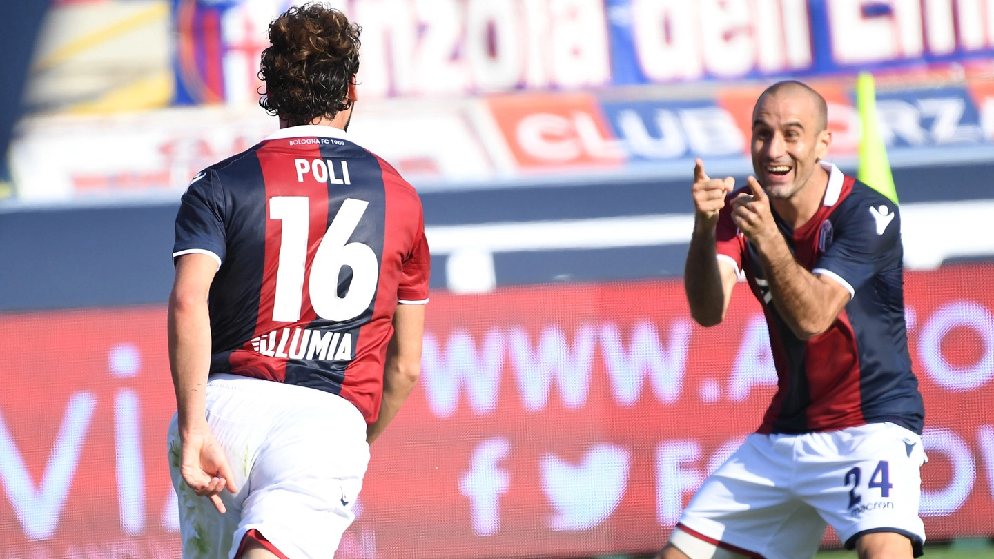 Bologna-Spal 2-1, l'esultanza di Poli e Palacio (FotoSchicchi)