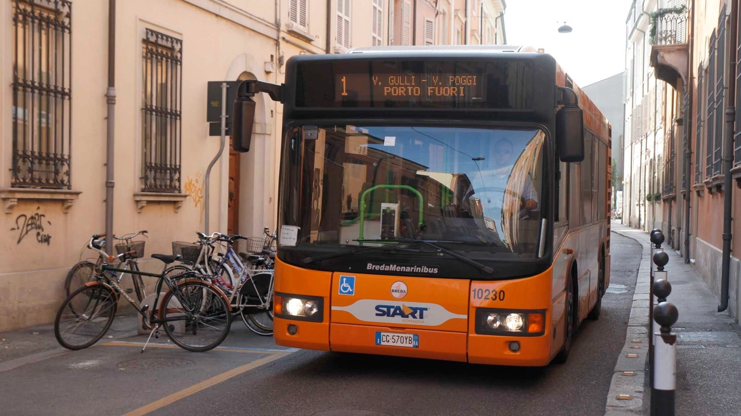 Un autobus in via Gordini (Corelli)