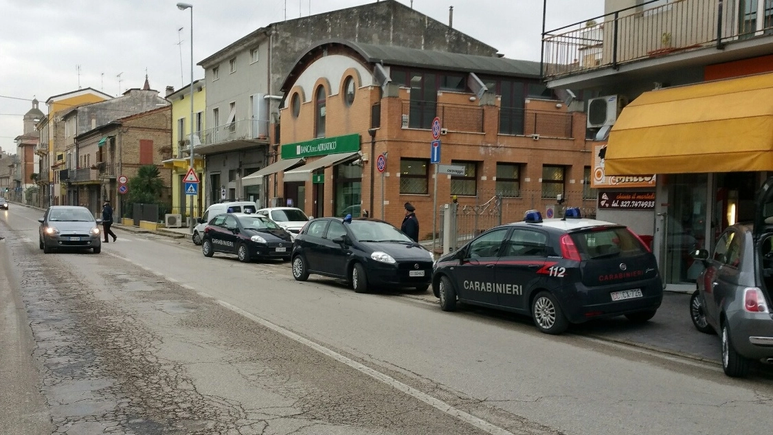 I carabinieri sul luogo della rapina