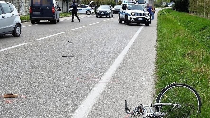 Ciclista travolta da furgone  Trasportata in elicottero a Cesena
