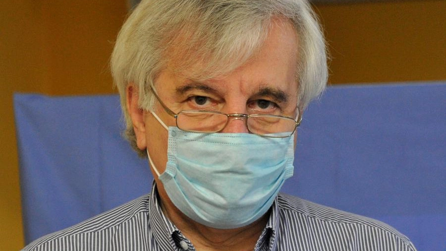 Alessandro Chiodera, direttore di Malattie infettive, coordina la palazzina Covid