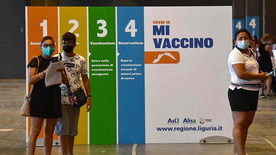 Persone in attesa di essere vaccinate a Genova all'ex Fiera del Mare (Ansa)