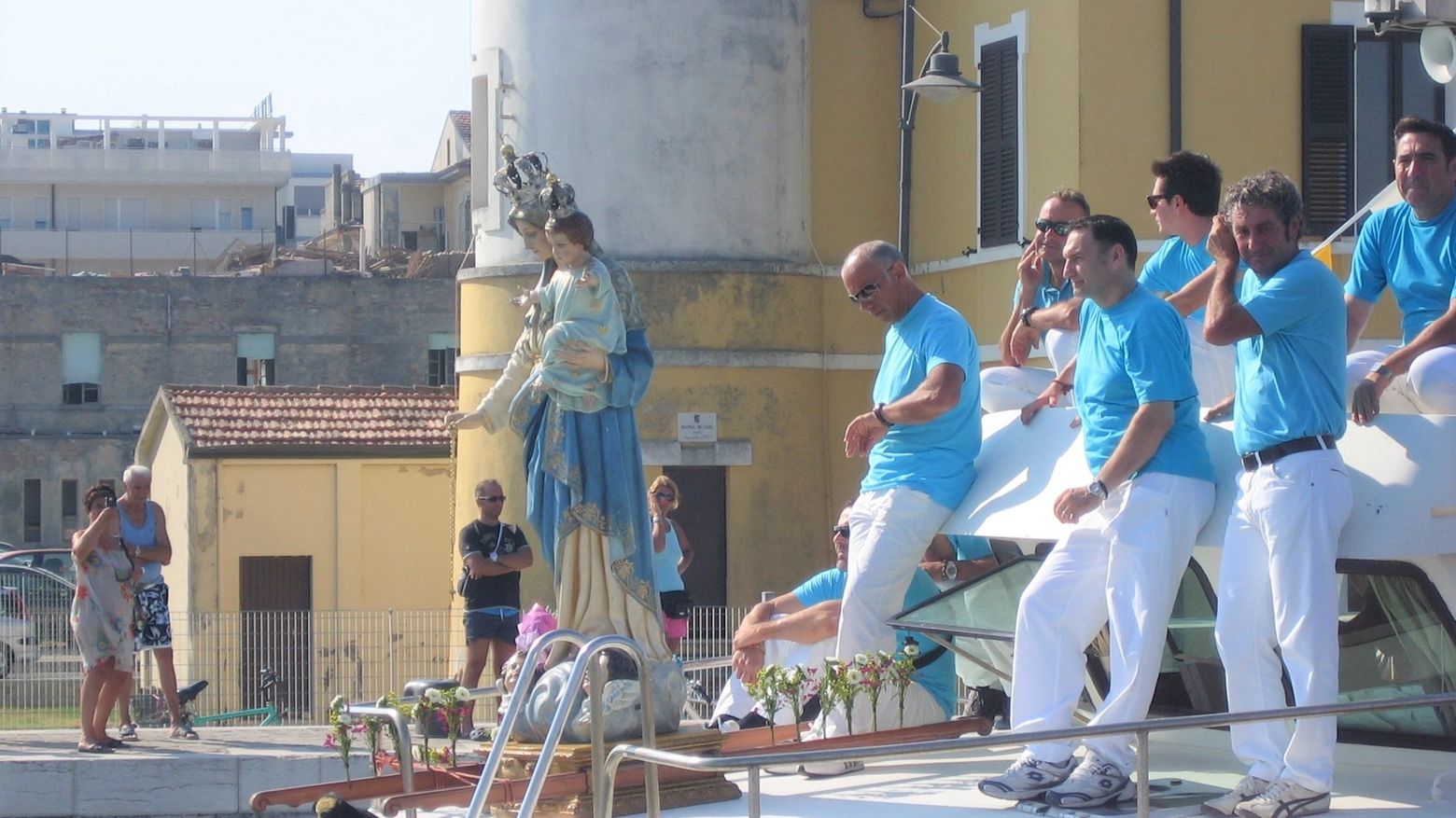 La processione della Madonna portata in mare dai pescatori (Mascellani)