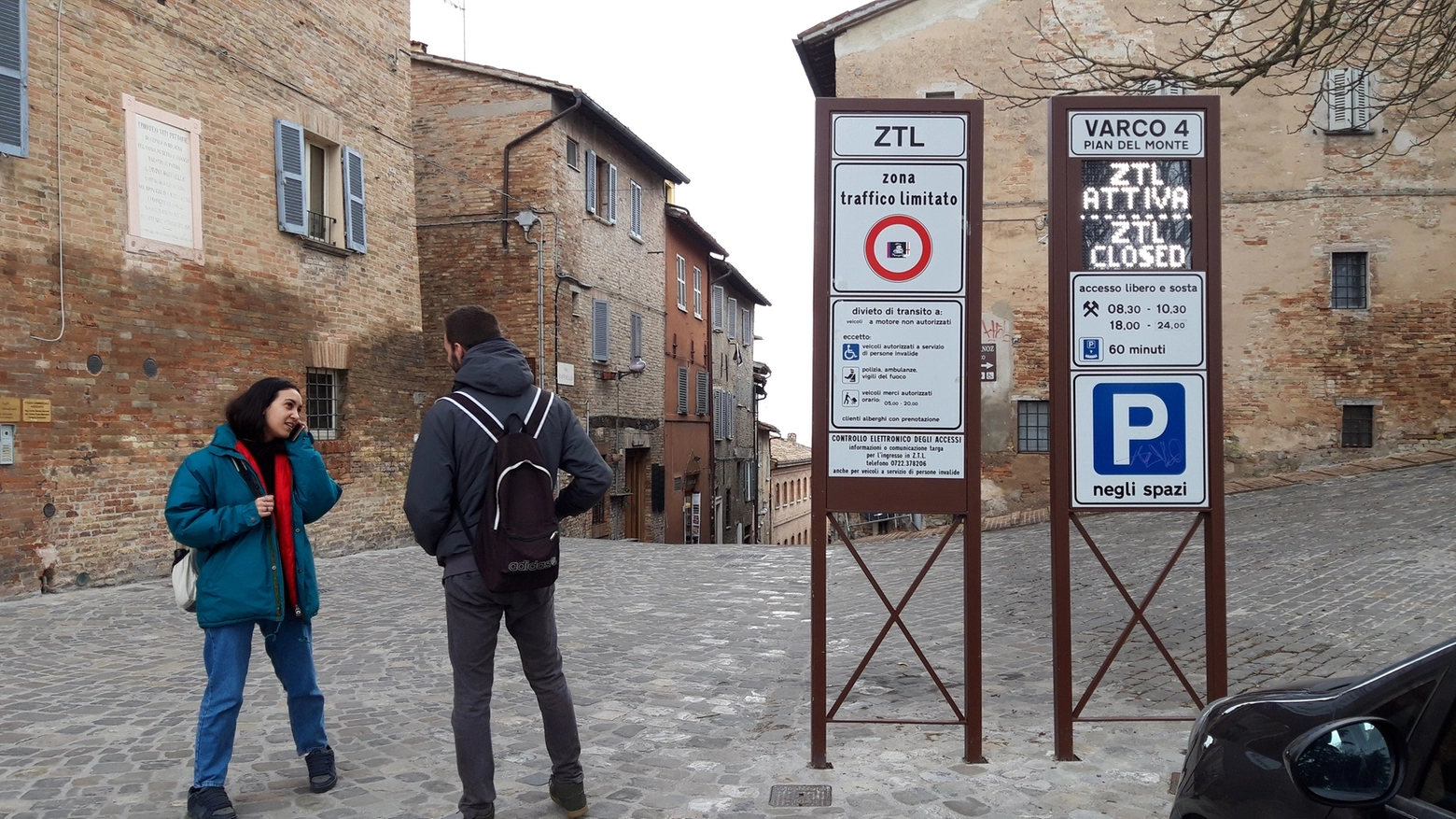 Urbino, ingresso alla zona a traffico limitato