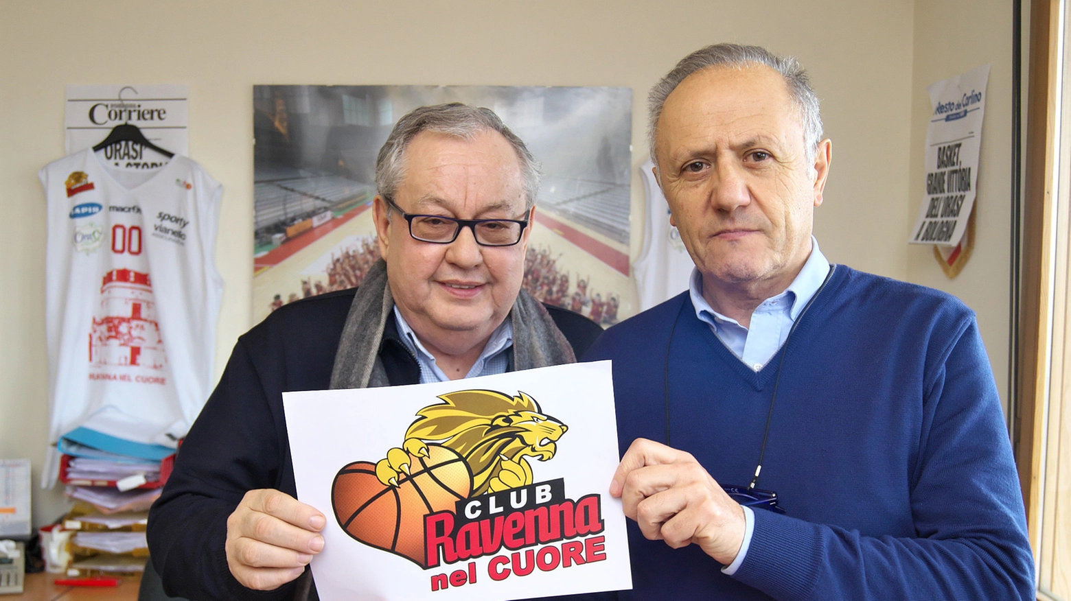 il presidente Vianello e il dg Montini col logo del nuovo club a sostegno della società
