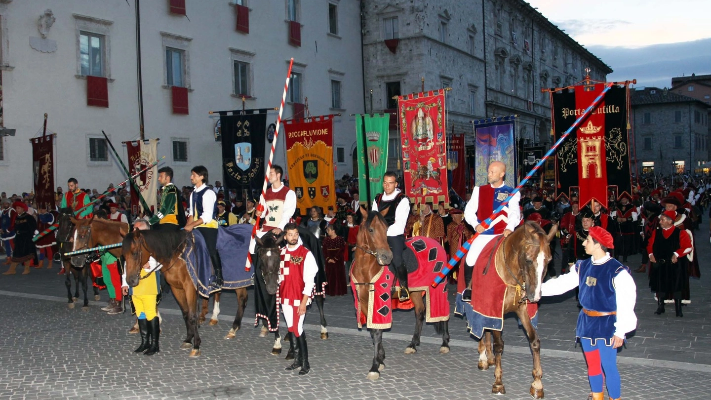 Quintana, i sei cavalieri durante l'offerta dei Ceri (LaBolognese)