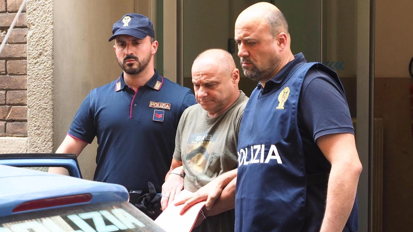 L’arresto di Stefano Monti, accusato dell’omicidio di Valeriano Poli, nel 1999 (Schicchi)
