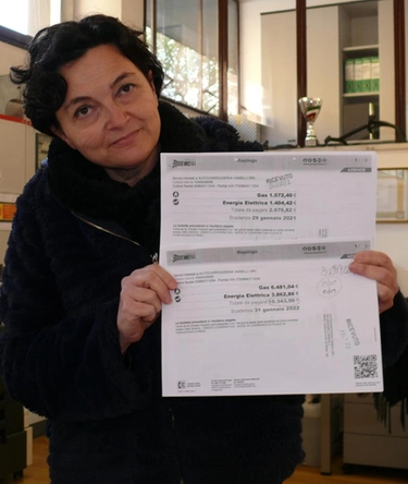 Caro bollette 2022 a Bologna, la carrozzeria: "Maxi conto da 10mila euro"