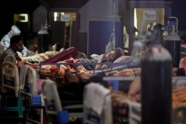 Coronavirus India, nuovo record: 3.645 morti. Usa: "Americani, lasciate il Paese"
