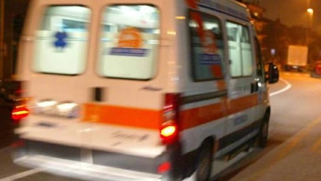 Compra un'ambulanza e la usa come auto, 52enne fermato a Rovigo
