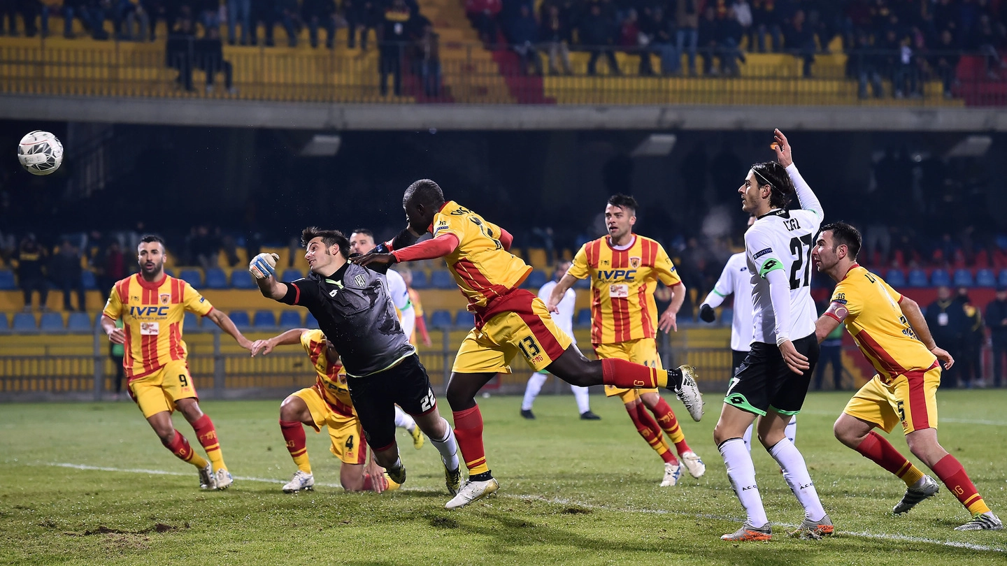 Il gol di Cisbah contro il Cesena (Foto LaPresse)