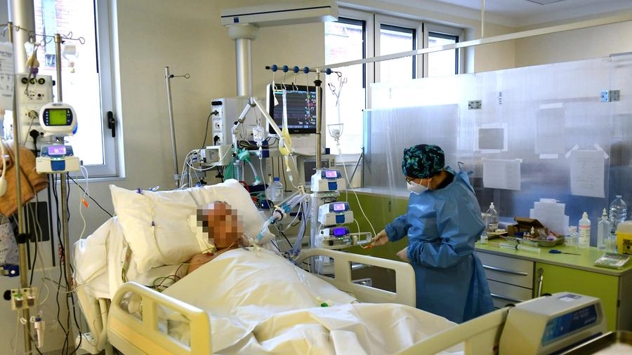 Ospedali riconvertiti per i pazienti Covid: stop ai ricoveri programmati