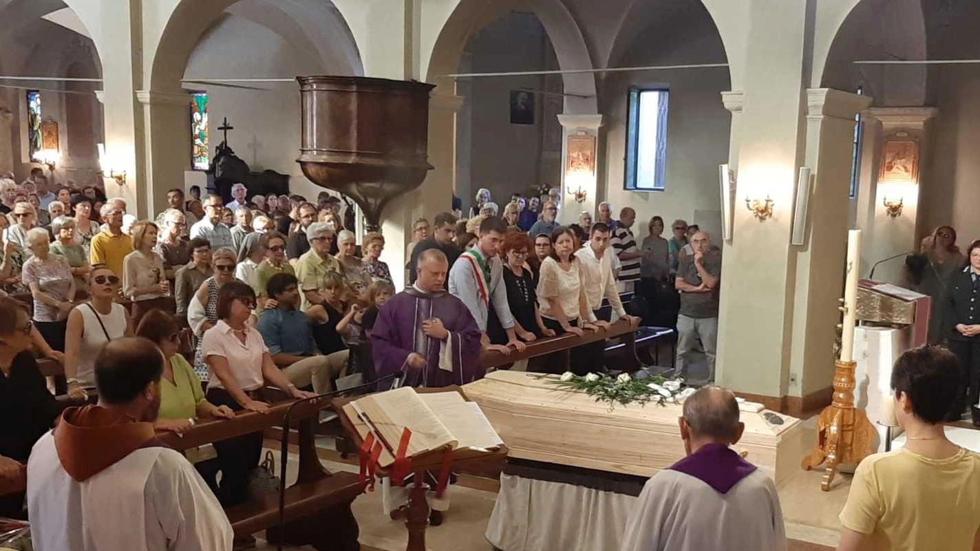 Chiesa gremita per l’addio a Giorgio Carrubba