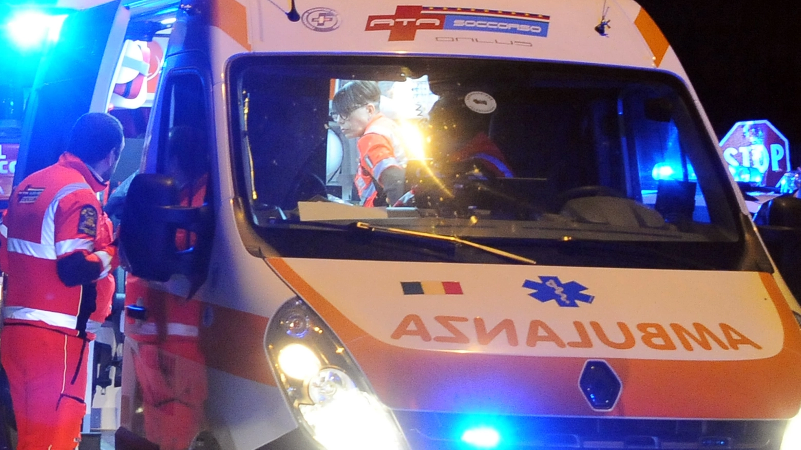 Incidente mortale, ambulanza nella notte in A1