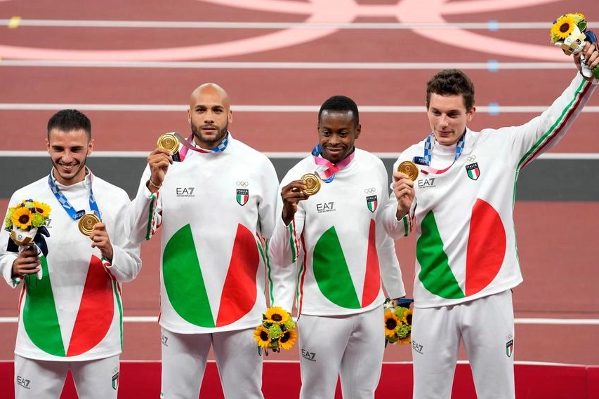 Lorenzo Patta, Marcell Jacobs, Fausto Desalu e Filippo Tortu sul podio (Ansa)