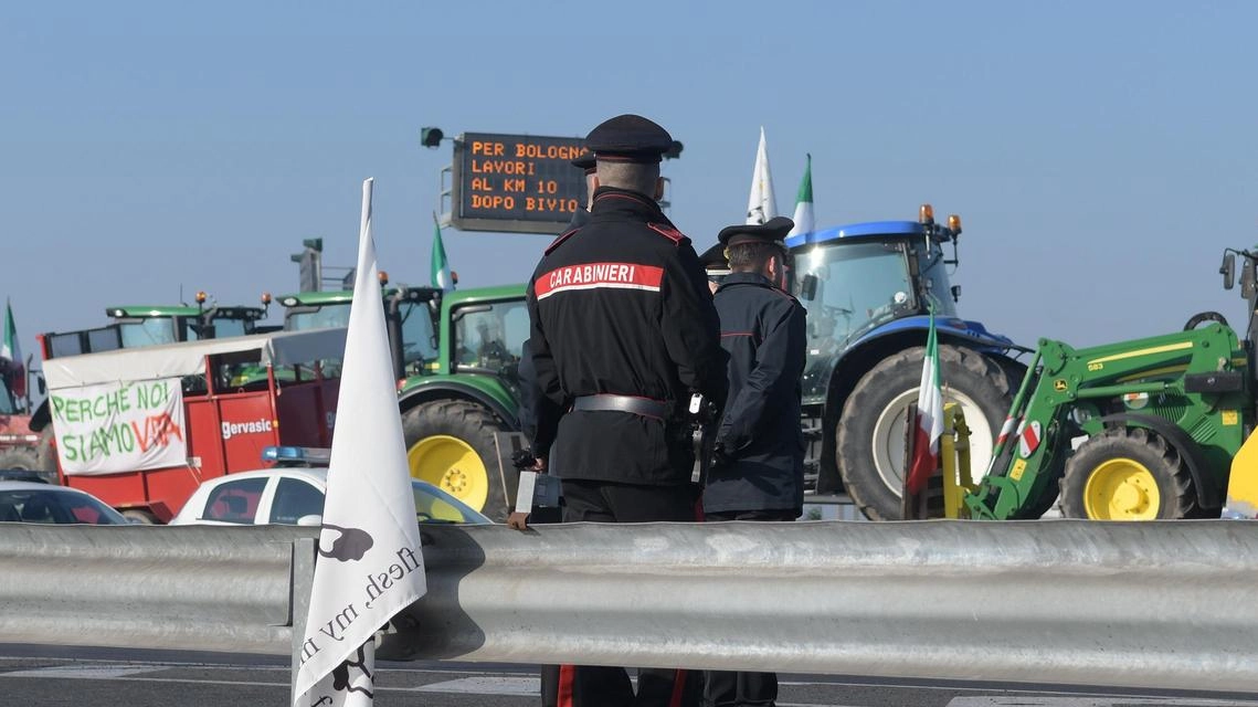 I trattori in autostrada: attenzione ai blitz di protesta