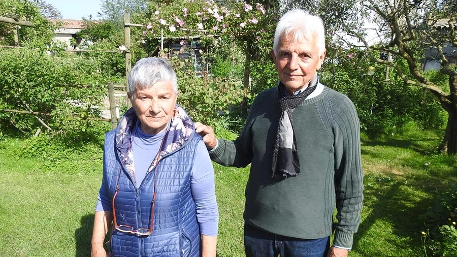 Gianna e Dino proprietari de 'Il Rifugio della Rosa' a Villa Pianta di Alfonsine 