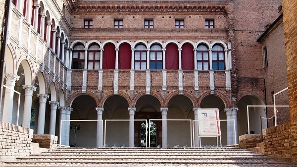 Palazzo Costabili Ferrara foto copyright Daniele Borgia