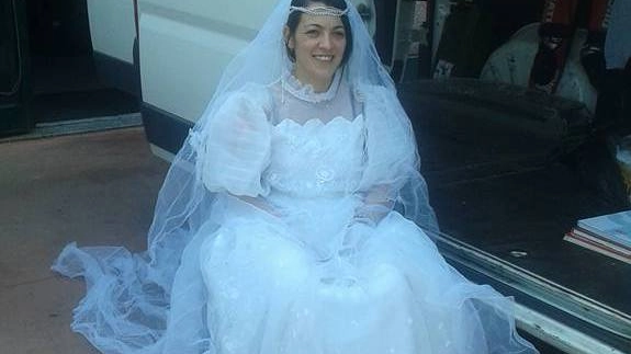 Alessia Polita, 32 anni di Jesi (Ancona) durante una sfilata in abito da sposa