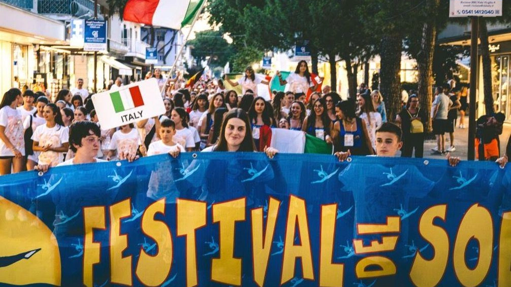 Il Festival del sole saluta Riccione e va a Rimini. Gli organizzatori spiegano il trasloco: "Avevamo chiesto garanzie al Comune, senza mai ricevere risposta". Angelini: "Colpa della Raffaelli"