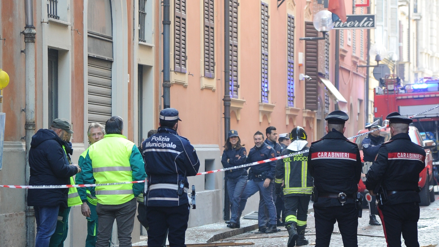 Modena, esplosione in via Blasia (FotoFiocchi)