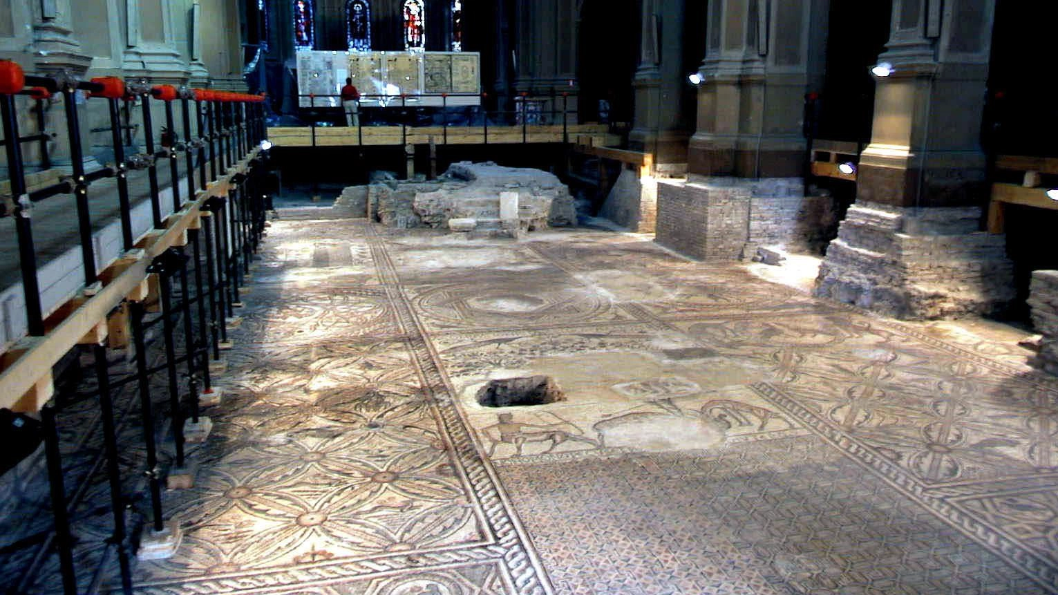 Cattedrale: lavori in corso. Parte la riscoperta dei mosaici: "Via il marmo e largo al cristallo"