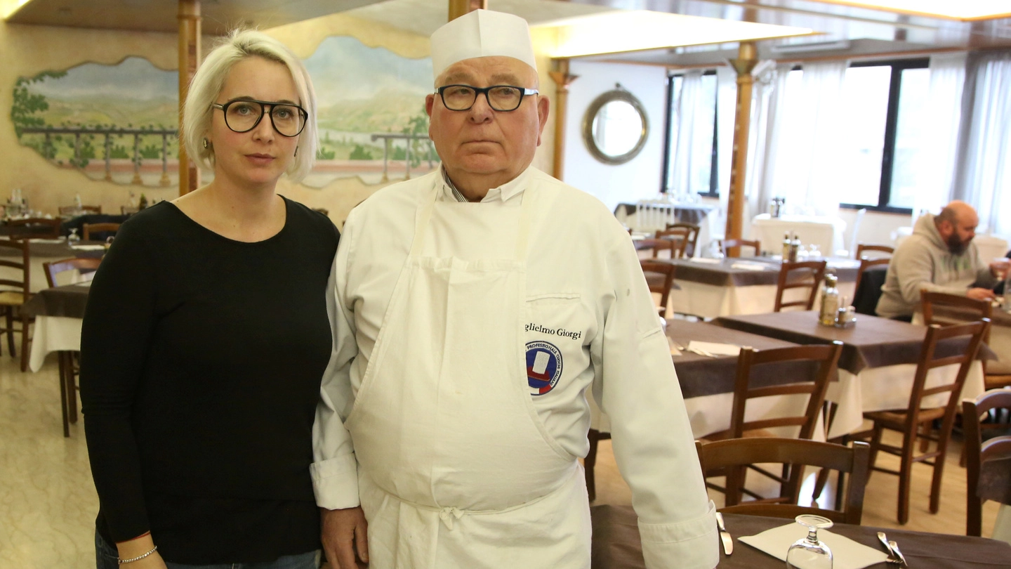 PASSIONE DI FAMIGLIA Il cuoco Guglielmo Giorgi  con la figlia Giada nella sala del ristorante