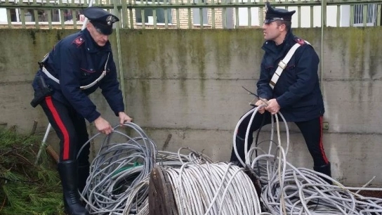 I cavi in rame recuperati dai carabinieri