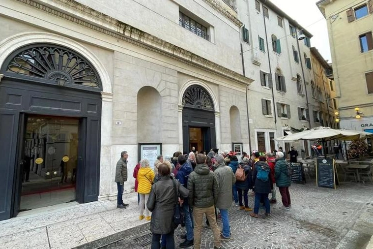 A Verona l'ingresso alla Casa di Giulietta dal Teatro Nuovo, in piazzetta Navona