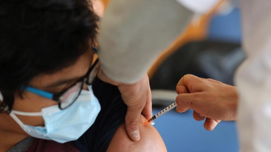 Quarta dose di vaccino covid, in Emilia Romagna si parte