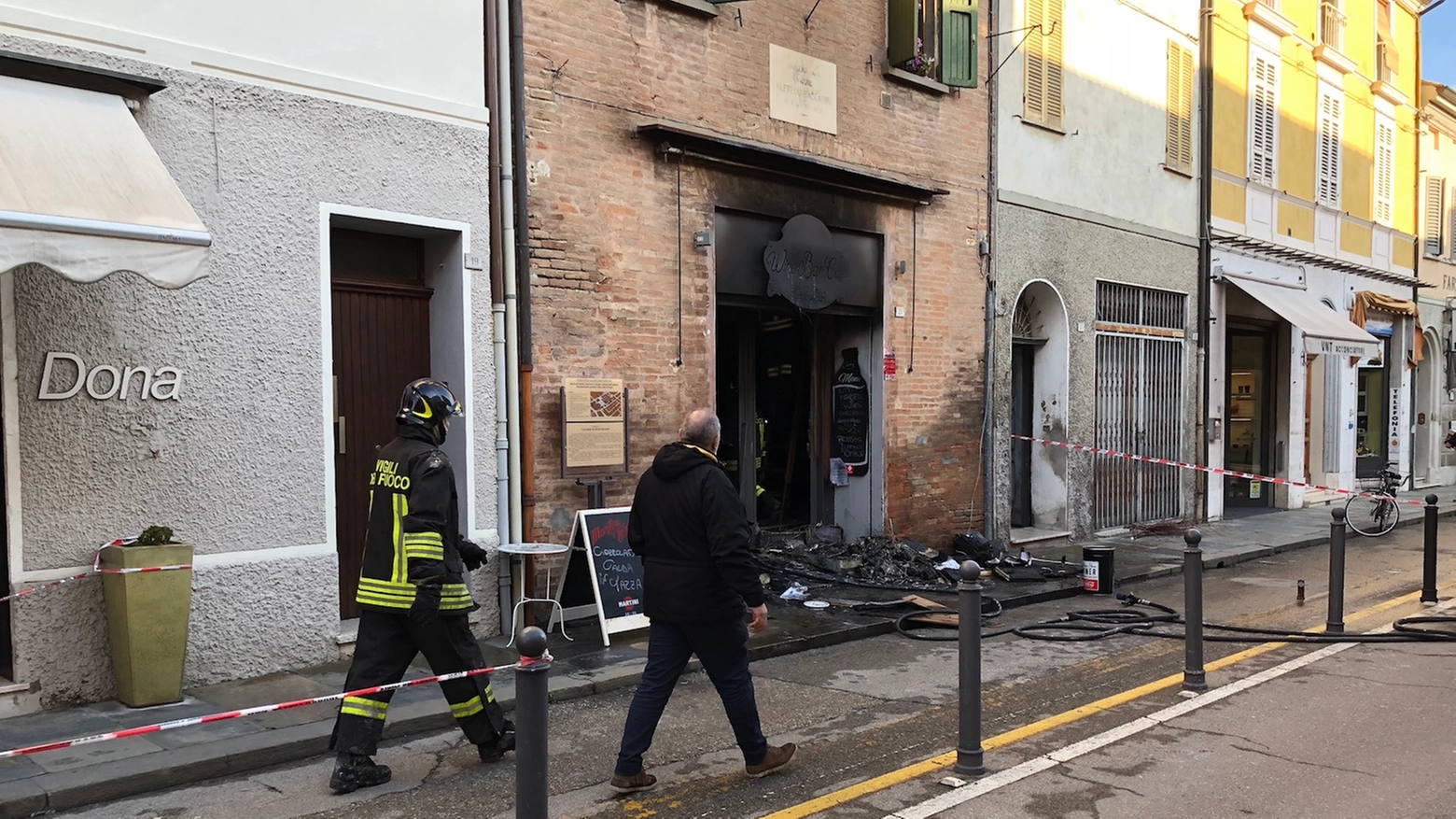 Russi, incendio al Wine bar caffè in pieno centro