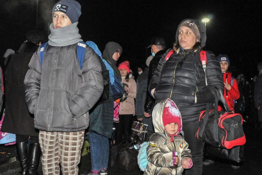 Profughi del Donbass in fuga verso Est